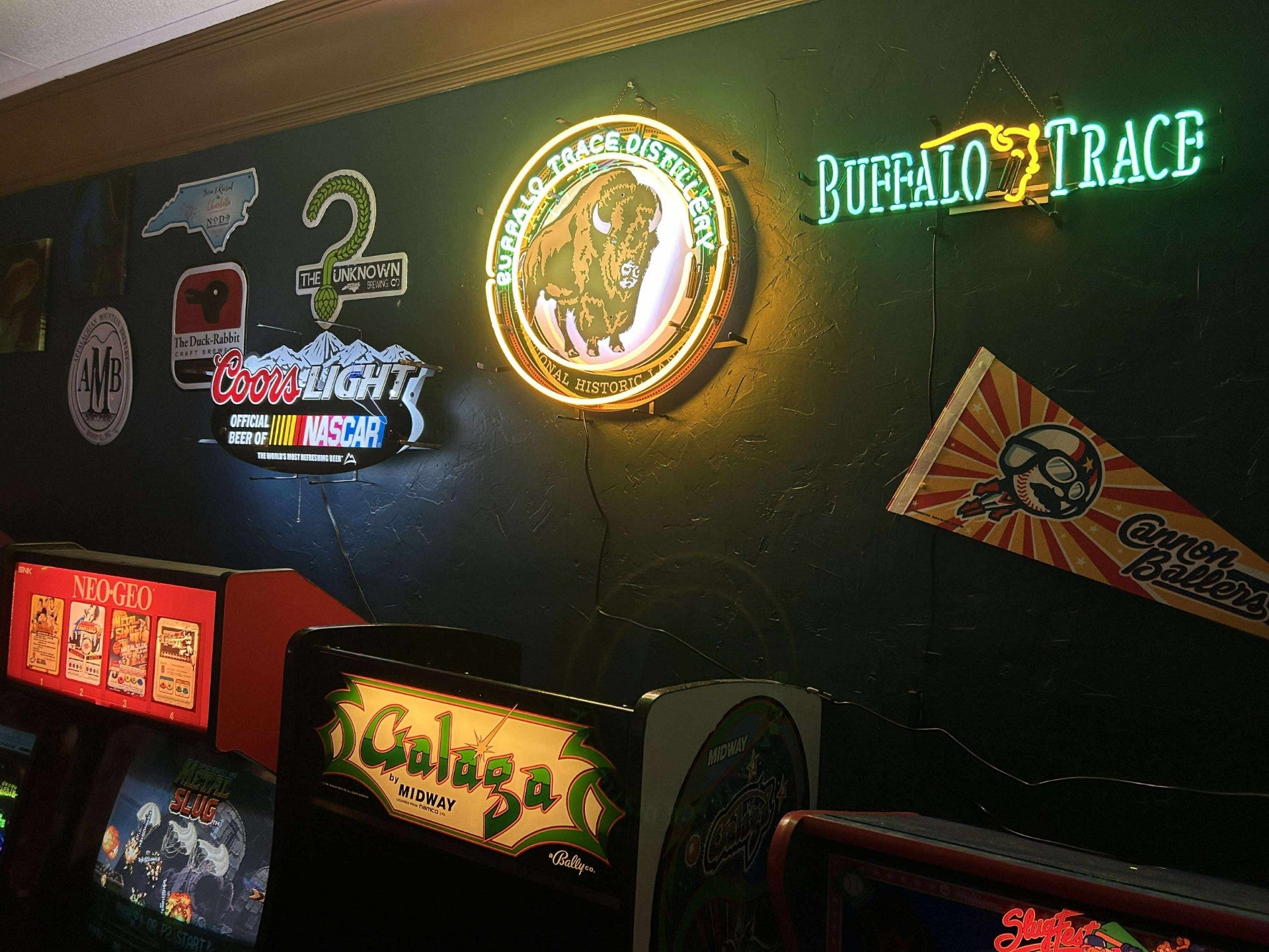 Buffalo Trace Logo Neon Sign 24"